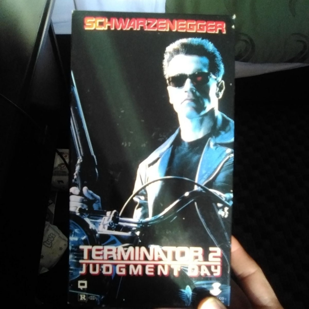 Terminator 2 Judgment Day (VHS, 1991) Arnold Schwarzenegger, Linda Hamilton - Picture 1 of 6
